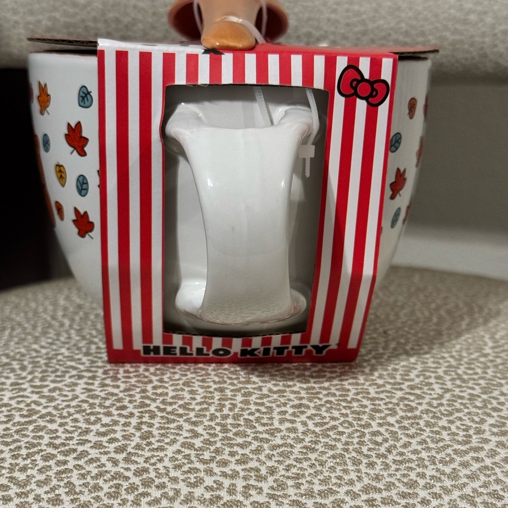 24oz Hello Kitty Ceramic Mug & Spoon Set! - Picture 5 of 5